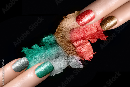 Fotografía Nail Polish festivo y Sombra de ojos Mineral