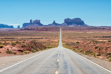 Classic entrance to Monument Valley from Utah