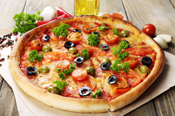 Canvas Print - Tasty pizza with sausage, vegetables and chili pepper