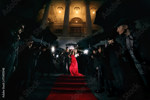 Fotografie, Obraz woman in red dress on the red carpet photos of paparazzi