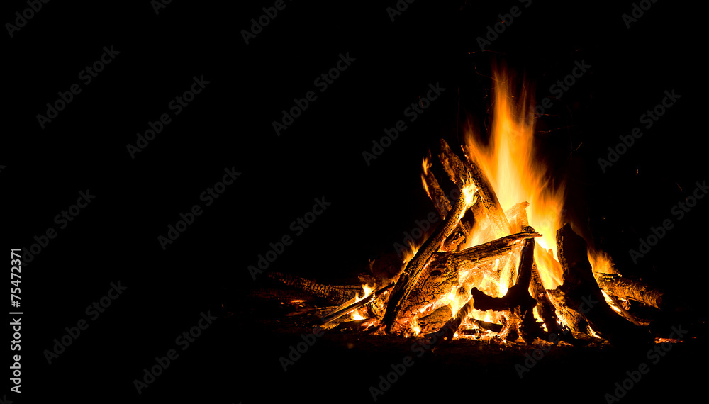 Night campfire with available space at left side. - obrazy, fototapety, plakaty 