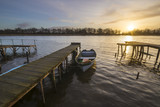 Fototapeta Pomosty - łódki wędkarska przy drewnianym pomoście