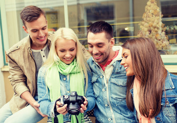 Canvas Print - group of smiling friends with digital photocamera