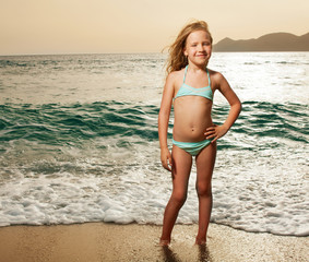 Wall Mural - Girl on the beach