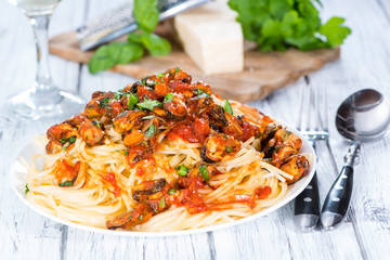 Canvas Print - Portion of Spaghetti with Mussels