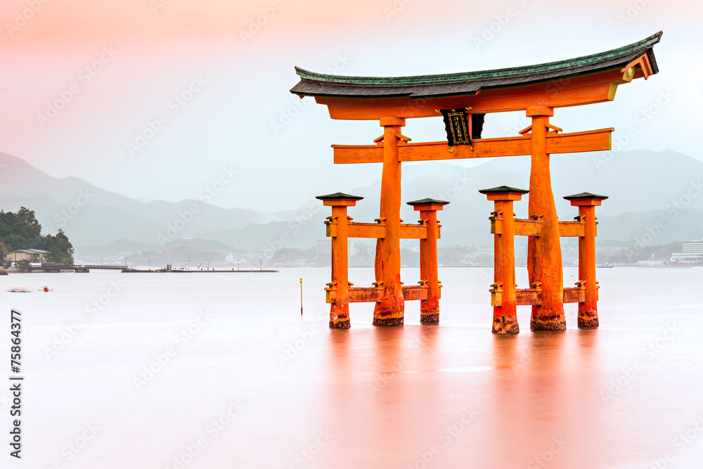 Miyajima, The famous Floating Torii gate, Japan. - obrazy, fototapety, plakaty 