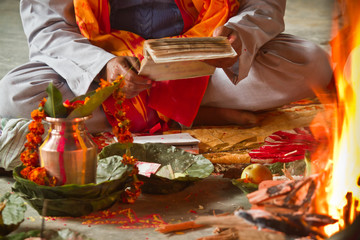 Wall Mural - Brahmin reading hindu mantra in Nepal