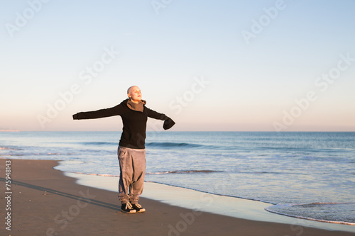 Fotografie, Obraz Real Female hairless fight against cancer at the beach