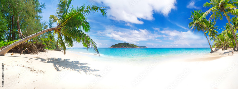 Panorama of the tropical beach in Thailand - obrazy, fototapety, plakaty 