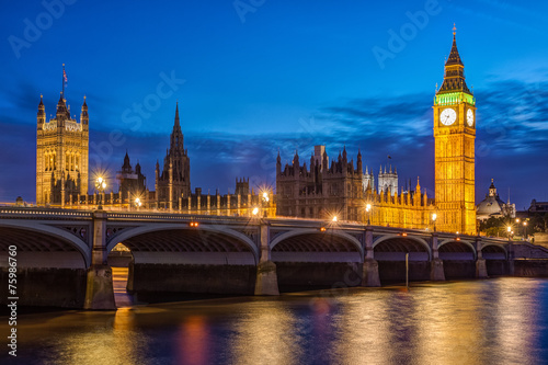 Photographie London at night: Houses of Parliament and Big Ben