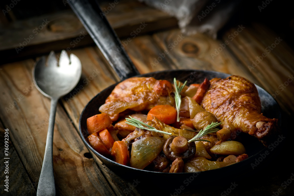 Obraz na płótnie chicken with mushrooms and vegetables, stewed in wine. w salonie
