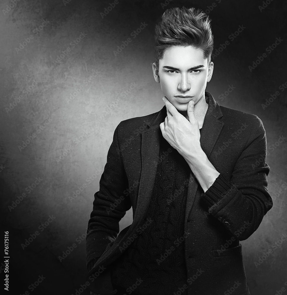 moda-model-mlody-portret-mezczyzny-przystojny-facet