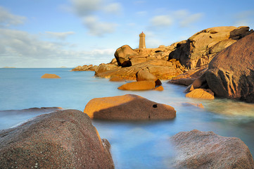 La côte de granit rose près du phare de Ploumanach