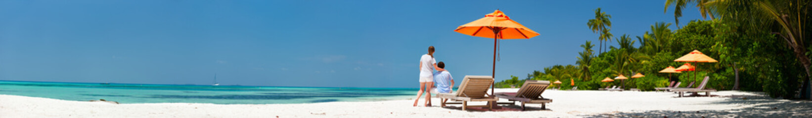 Canvas Print - Couple at tropical beach