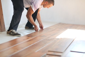 Installing laminate flooring