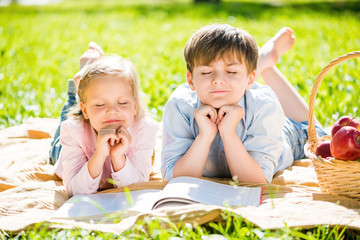 Wall Mural - Kids at picnic