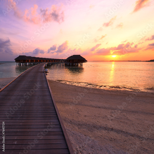 Naklejka dekoracyjna Sunset at Maldivian beach