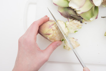 Preparing the artichoke