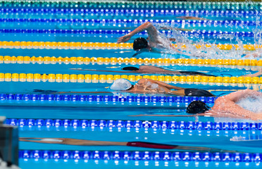 men start swimming race