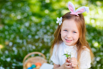 Sticker - Little girl celebrating Easter