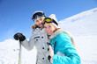 © goodluz - Cheerful couple of skiers ready to go down ski slope