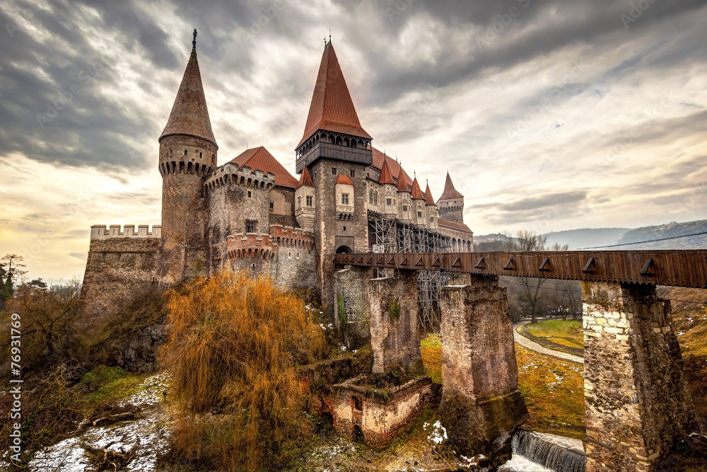 Corvinesti Castle, Hunedoara, Romania - obrazy, fototapety, plakaty 