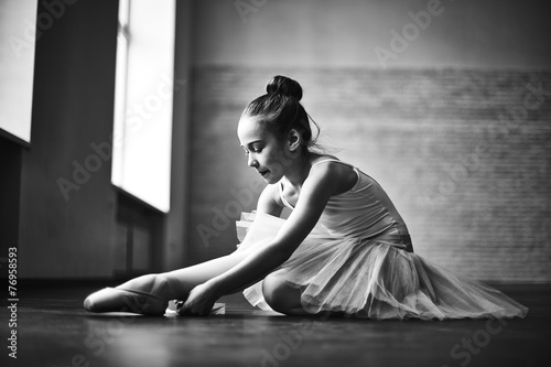 Naklejka ścienna Little ballerina