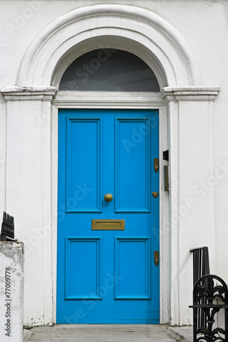 Dekoracja na wymiar  niebieskie-drzwi