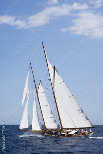 Naklejka nad blat kuchenny Sailboat on sea