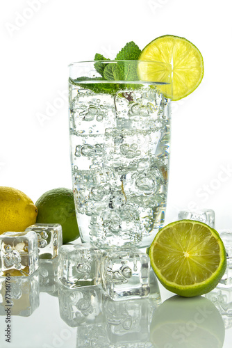 Plakat na zamówienie Glass o sparkling water with ice cubes on white background