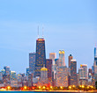 Chicagoskyline of downtown buildings at sunset