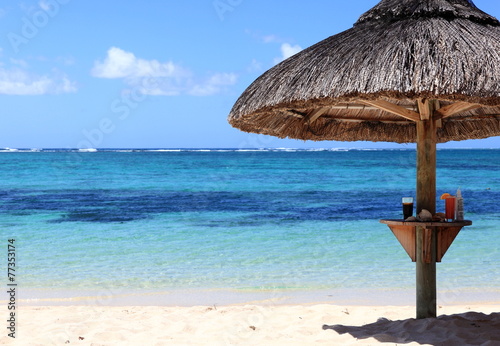 Plage Et Parasol De Lîle Maurice Buy This Stock Photo And