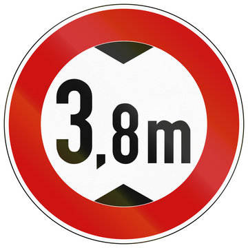 German sign prohibiting thoroughfare of vehicles with a height over 3.8 meters
