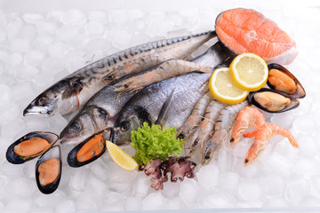 Poster - Fresh fish and other seafood on ice