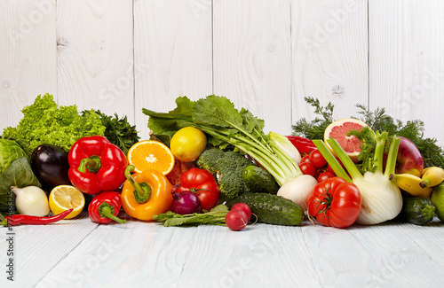 Plakat na zamówienie Fruit and vegetable borders on white wooden old table