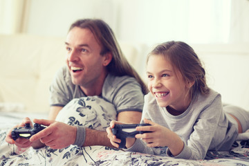 Canvas Print - Child playing video game with father