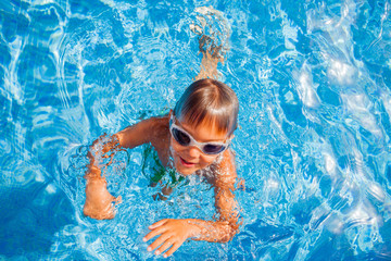 Canvas Print - Boy in the pool