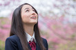 © Ni_photo - 桜 女子学生とコピースペース