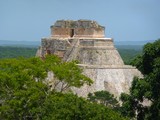 Fototapeta Miasta - Pyramid at Uxmal in Mexico