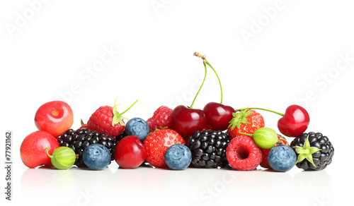 Naklejka - mata magnetyczna na lodówkę Different type of berry fruits isolated