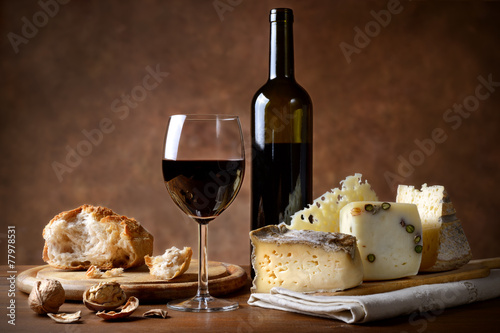 Photo Bread, cheese, red wine and walnuts