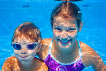 Canvas Print - Underwater kid