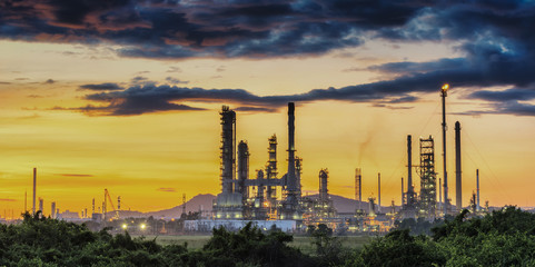 Wall Mural - Oil refinery along twilight sky