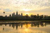 Fototapeta Krajobraz - Amazing Angkor Wat