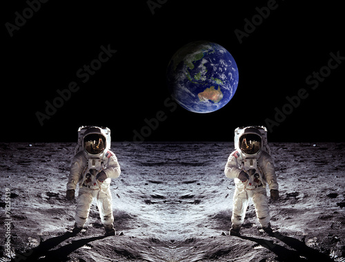 Plakat Astronauci Księżyc ląduje na Ziemi