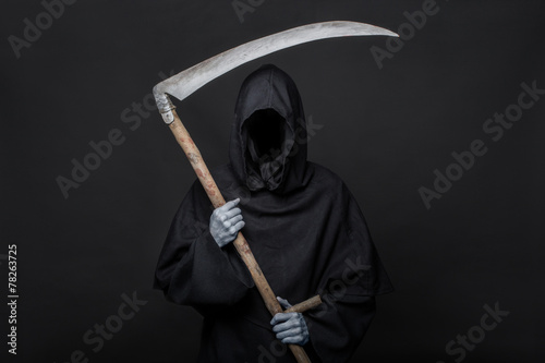 Láminas Reaper de muerte sobre fondo negro. Víspera de Todos los Santos