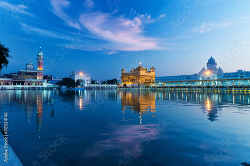 Fotomural Golden Temple in the evening. Amritsar. India