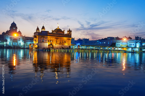 Foto Golden Temple in the evening. Amritsar. India