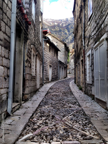 Naklejka na drzwi Najstarsza ulica w Czarnogórze
