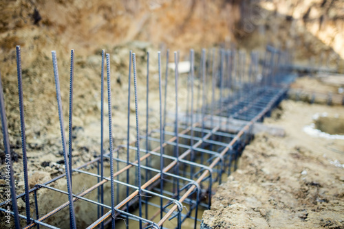 Fotografía Foundation site of building, reinforcement steel bars and wire